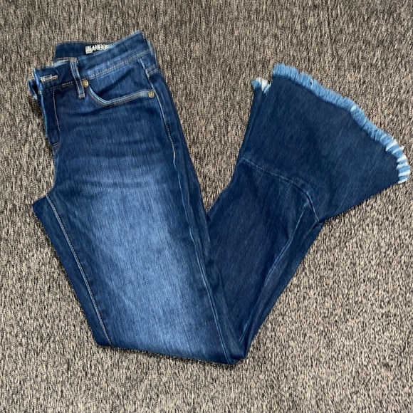 BLANKNYC FITTED FLARED RAW HEM JEANS. NEW WITH TAGS Size 26. - Picture 13 of 16